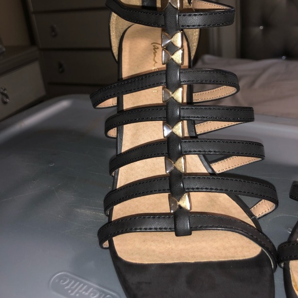 Black High Heel - Picture 2 of 4